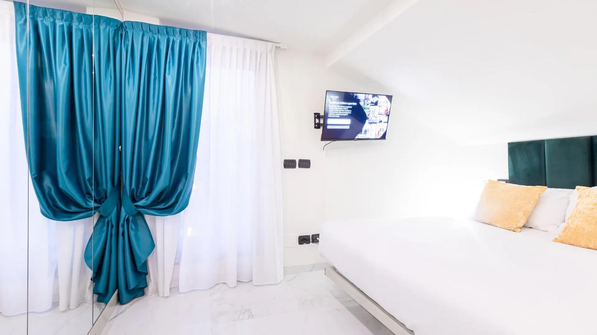 Monte Napoleone Split-Level Terrace Apartment - Top Collection Mailand