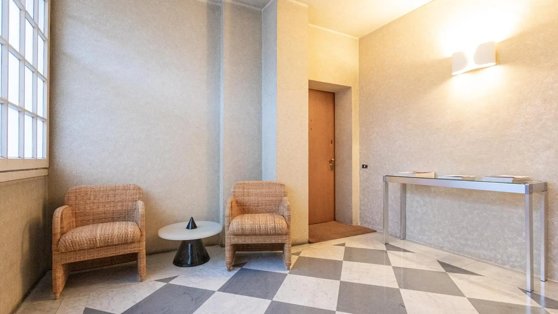 Monte Napoleone Split-Level Terrace Apartment - Top Collection Mailand