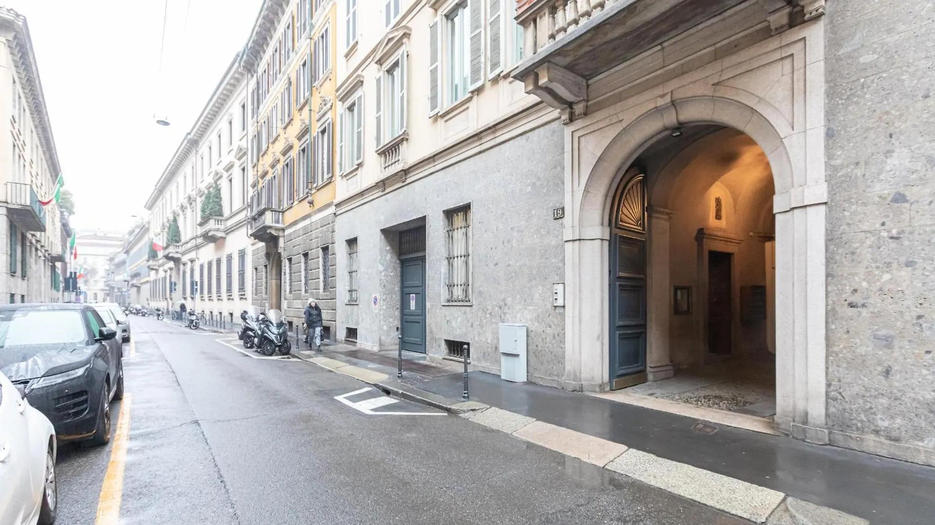 Monte Napoleone Split-Level Terrace Apartment - Top Collection Mailand Italien