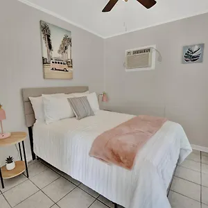Sf Unit 3 - *across From Beach - Spacious Kitchen/living & Bdr Apartment Panama City Beach