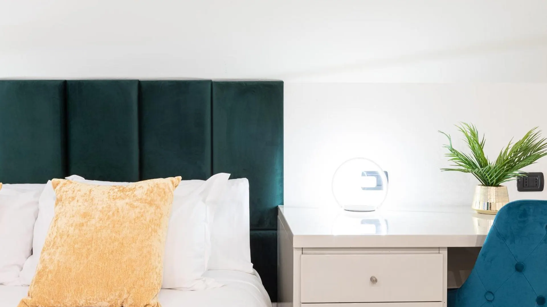 Monte Napoleone Split-Level Terrace Apartment - Top Collection Milan Italy