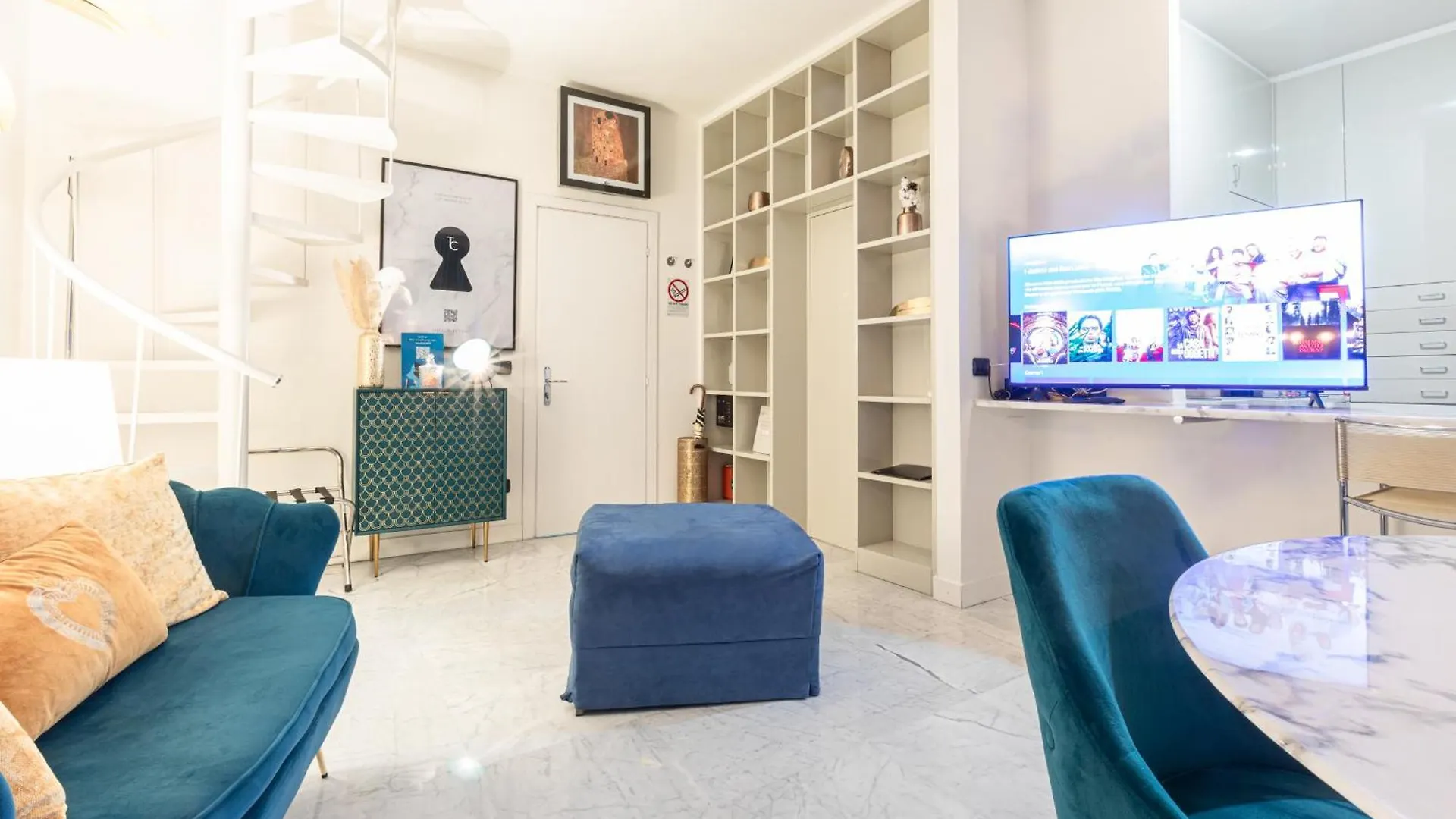 Monte Napoleone Split-Level Terrace Apartment - Top Collection Milan