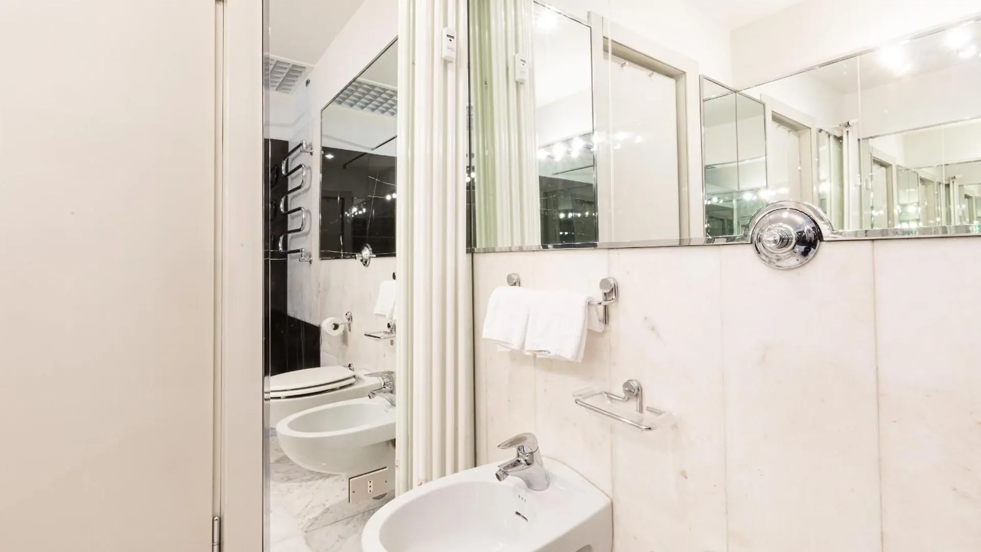 Monte Napoleone Split-Level Terrace Apartment - Top Collection Milan