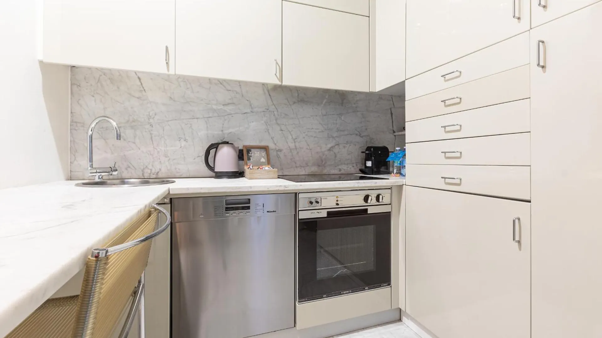 Monte Napoleone Split-Level Terrace Apartment - Top Collection Milan 0*,