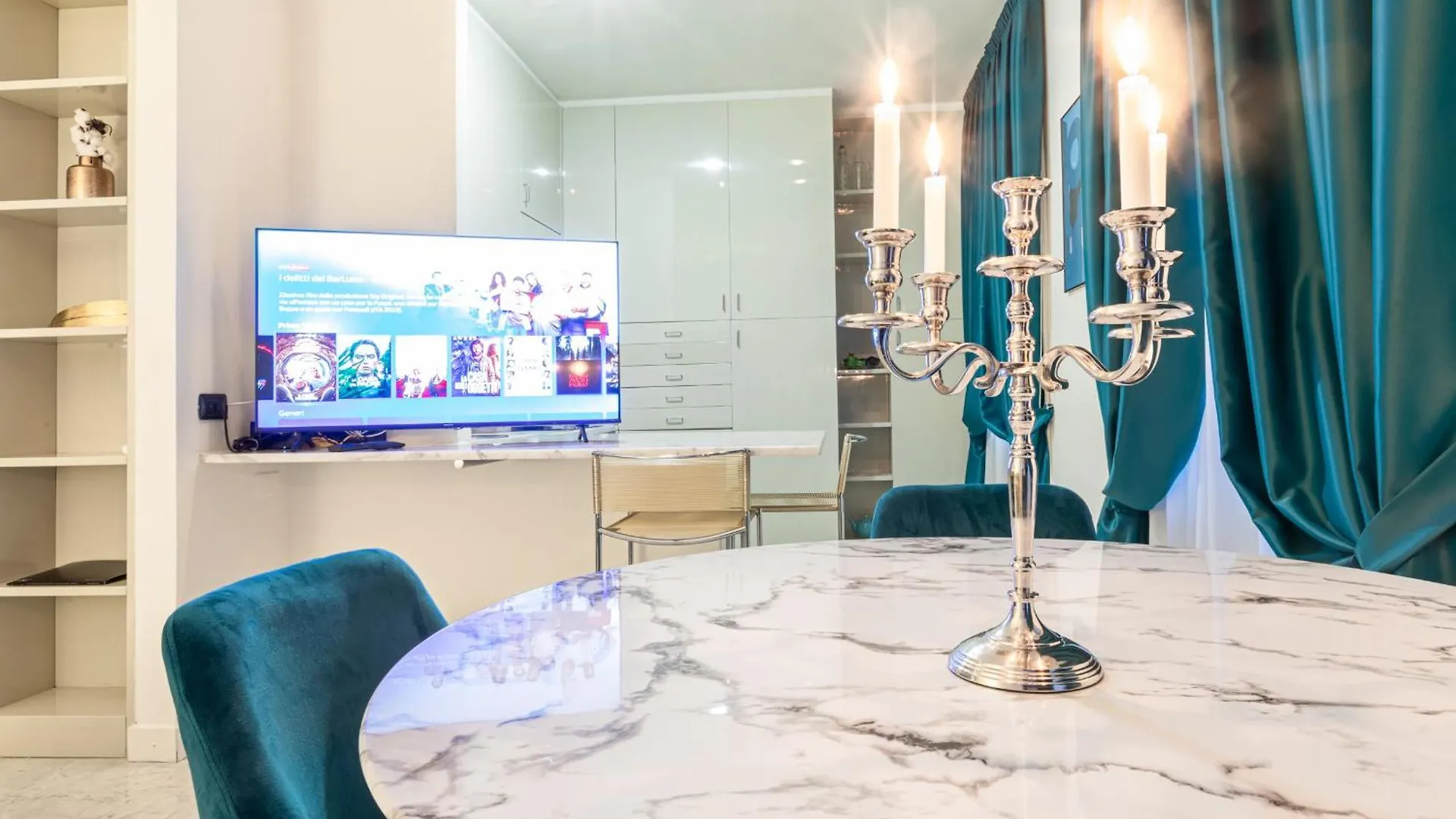 Monte Napoleone Split-Level Terrace Apartment - Top Collection Milan