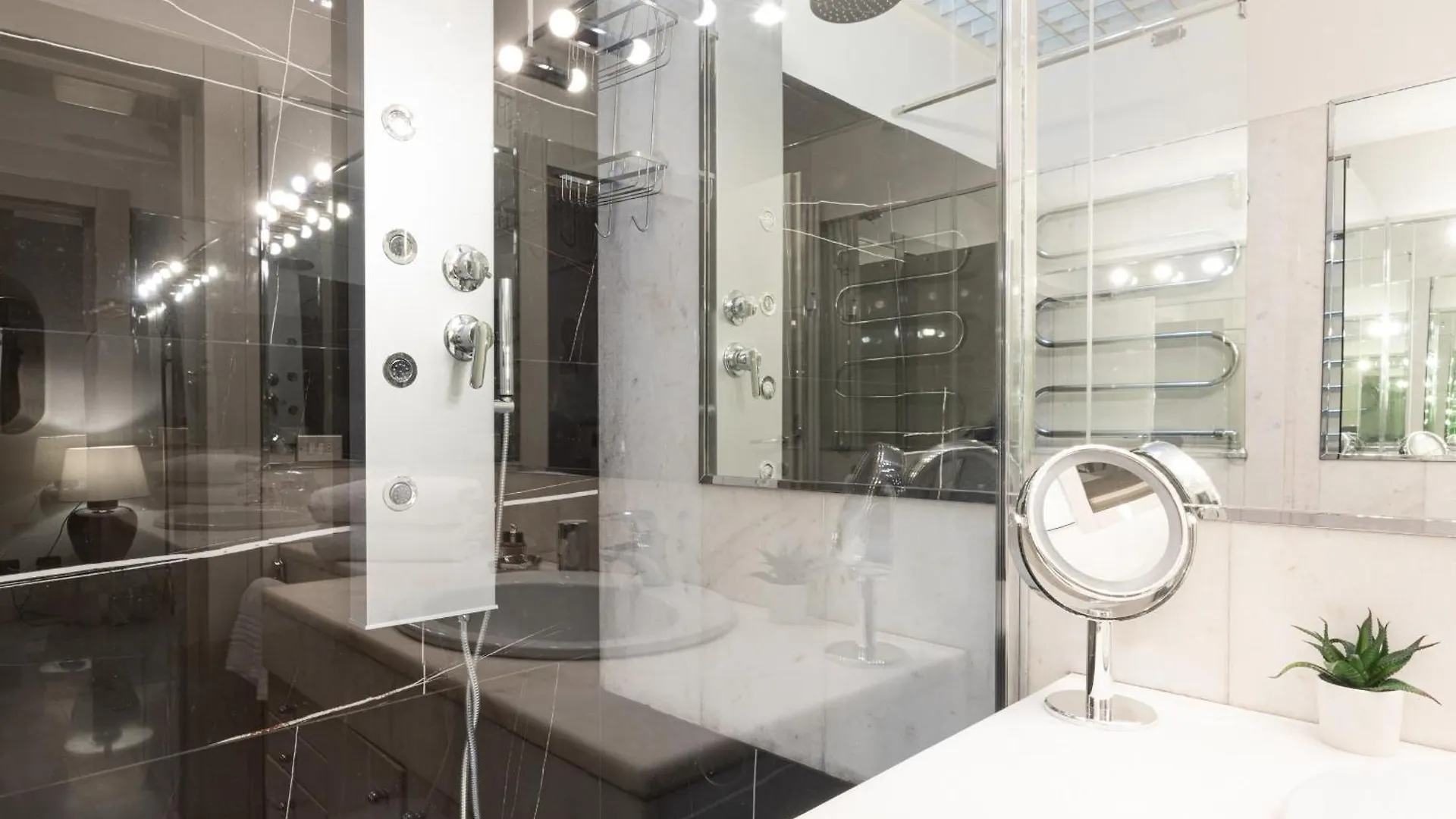 Monte Napoleone Split-Level Terrace Apartment - Top Collection Milan 0*,