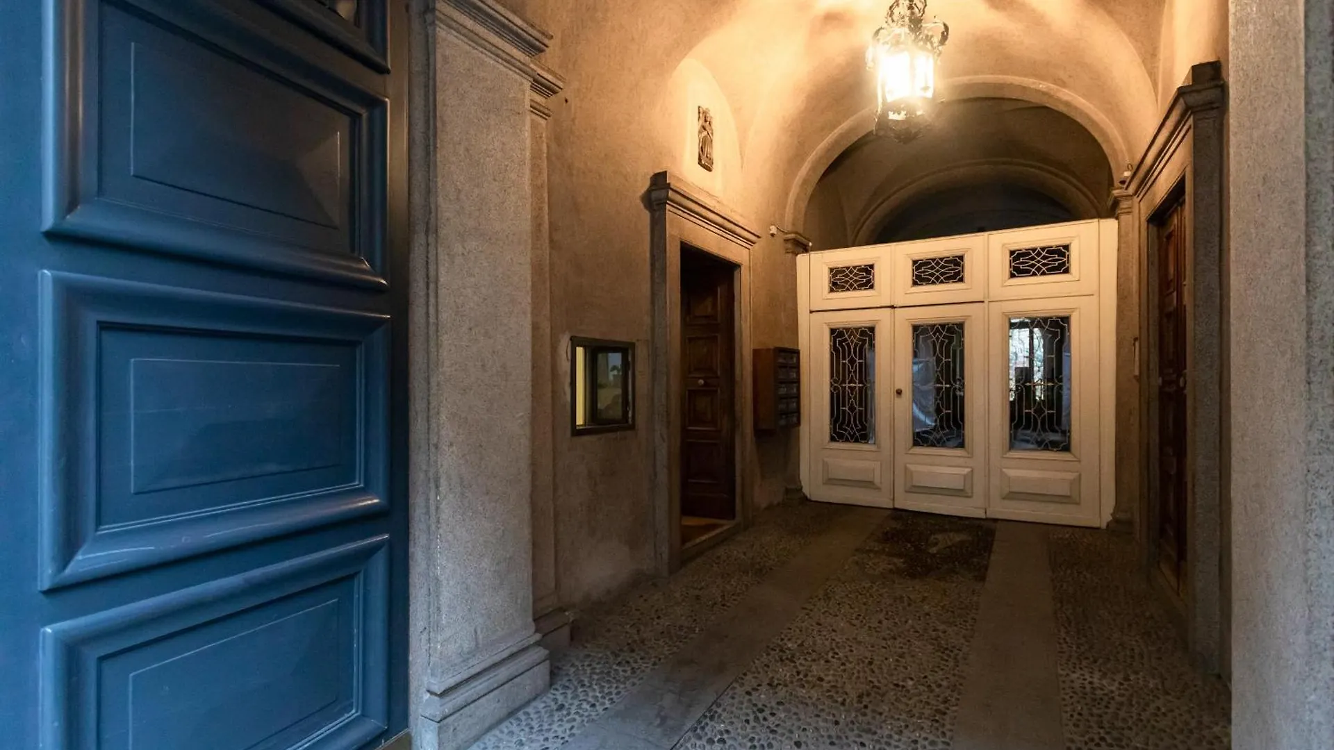 Monte Napoleone Split-Level Terrace Apartment - Top Collection Milan Italy