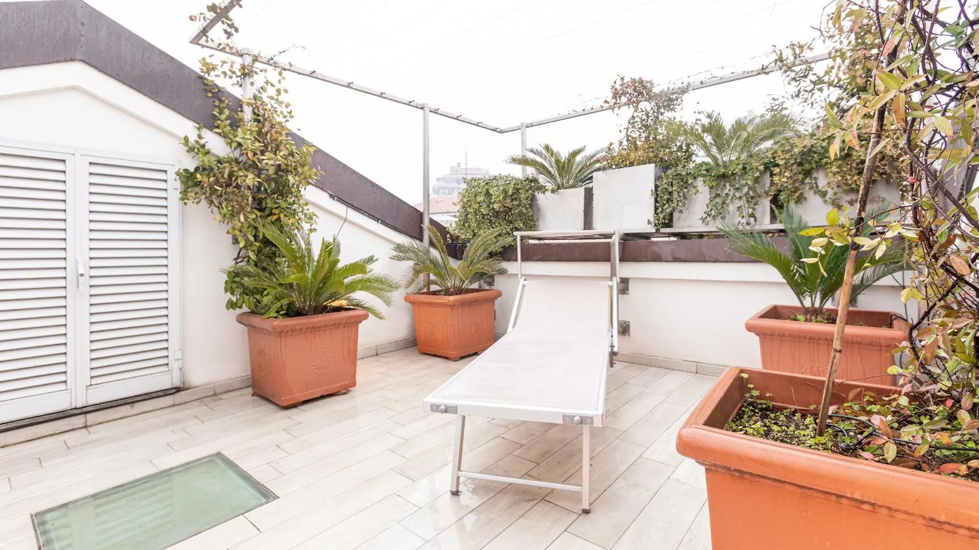 Monte Napoleone Split-Level Terrace Apartment - Top Collection Milan
