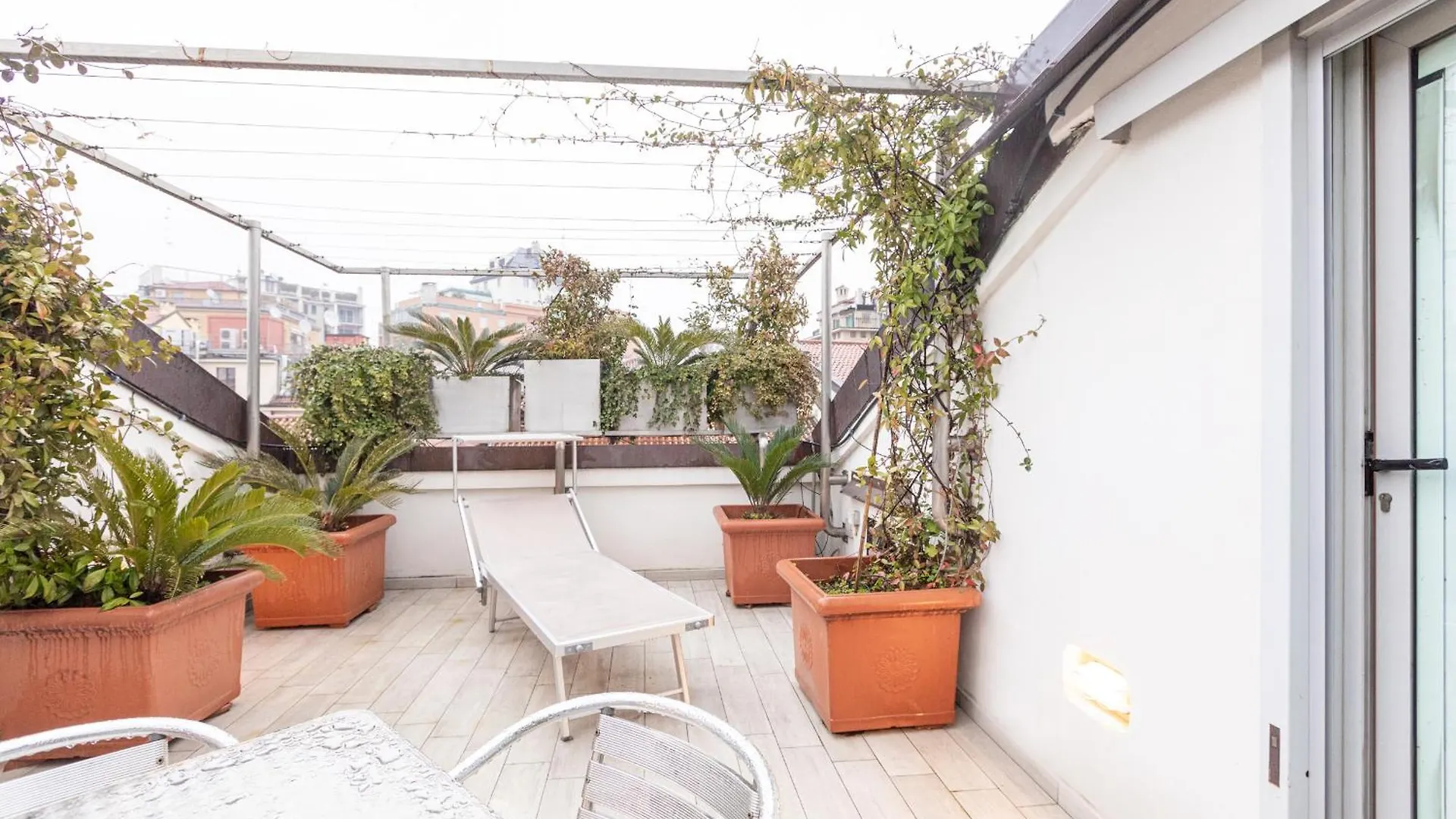 Monte Napoleone Split-Level Terrace Apartment - Top Collection Milan