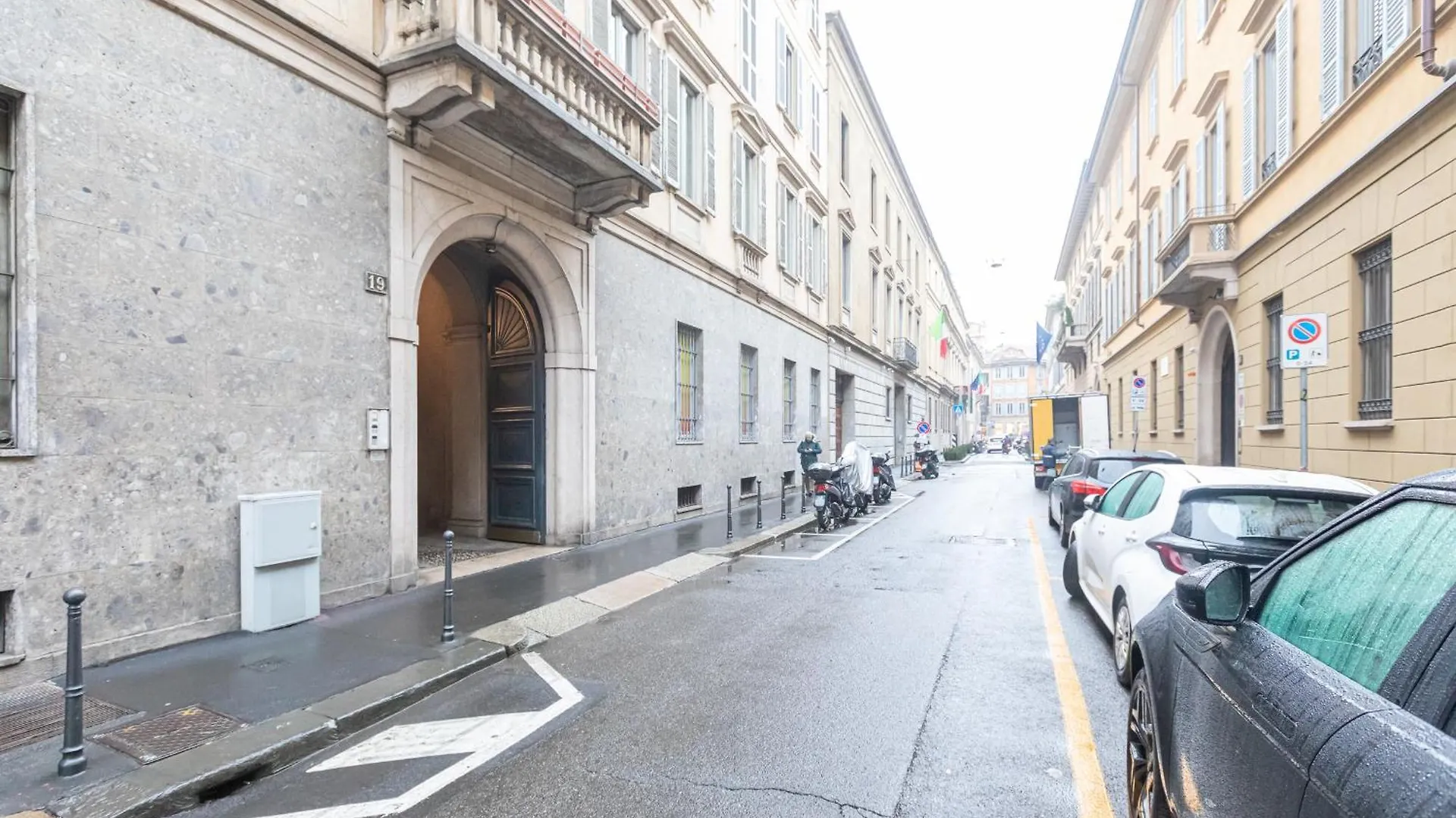 Monte Napoleone Split-Level Terrace Apartment - Top Collection Milan 0*,